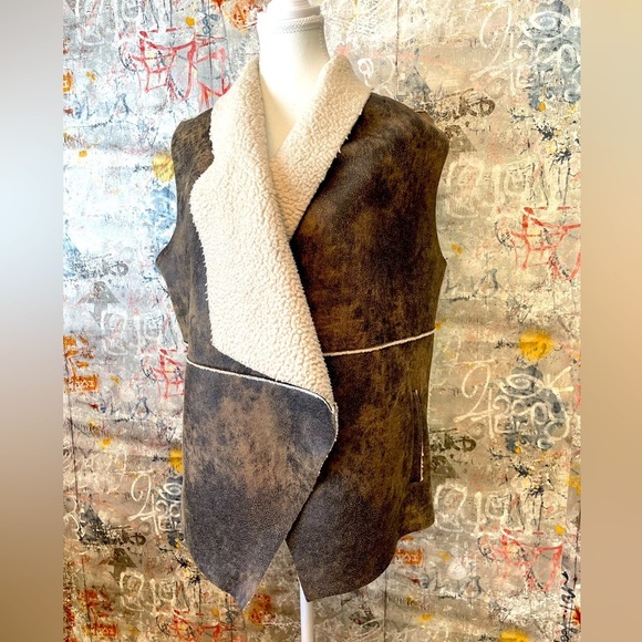 JACK - Faux Cowhide Fuzzy Vest. Size L-XL - Picture 1 of 10